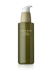ACCOJE Reviving Dust Cleansing Gel to Foam Le gel nettoyant élimine le maquillage, le sébum et les impuretés de manière si douce et fiable que l'effet d'une huile nettoyante et d'une mousse nettoyante (double nettoyage) est combiné. Le nettoyant libère la peau des cellules mortes de la peau